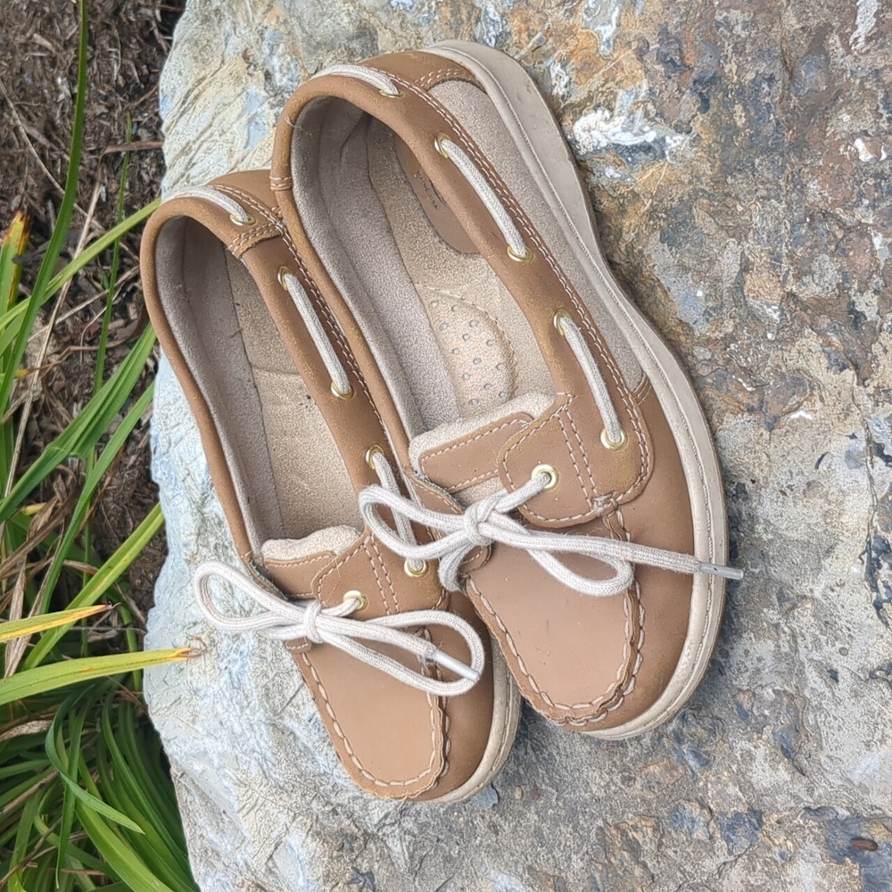 EUC Bass girls boat shoes